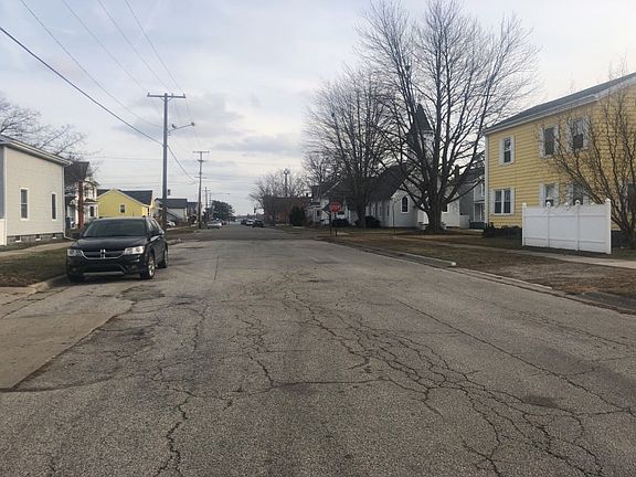 4th image of 323 Jefferson St