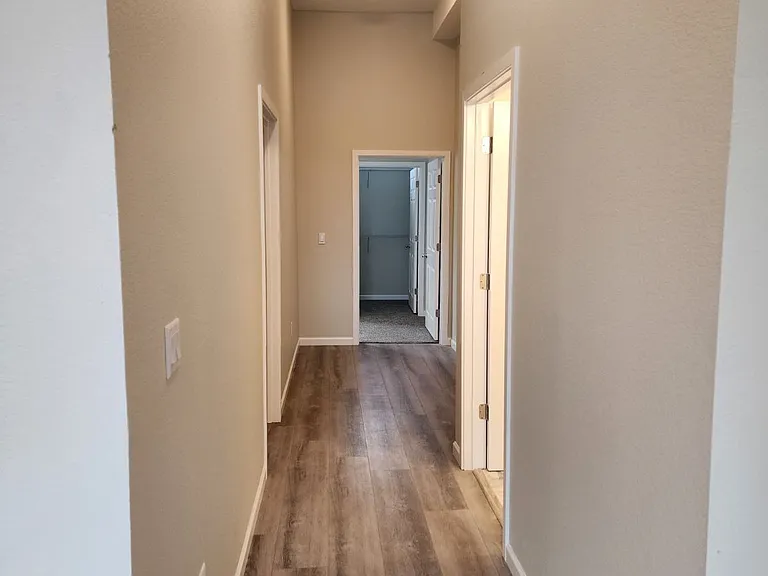 910 Broad St — Photo 13