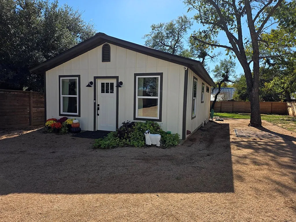 1 bed, 1.0 bath, 640 sqft, $1,700 — Photo 3