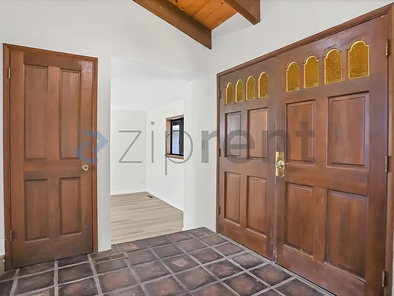 1196 Robinson Ct — Photo 2