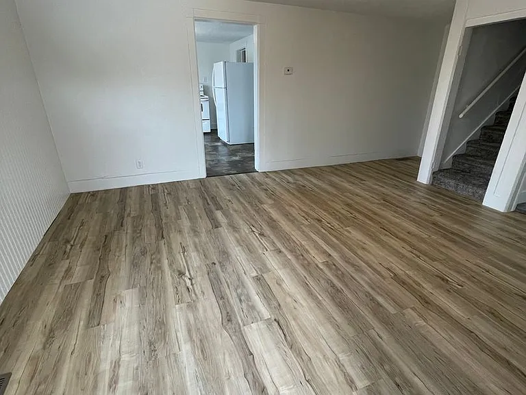 422 Columbus St — Photo 3