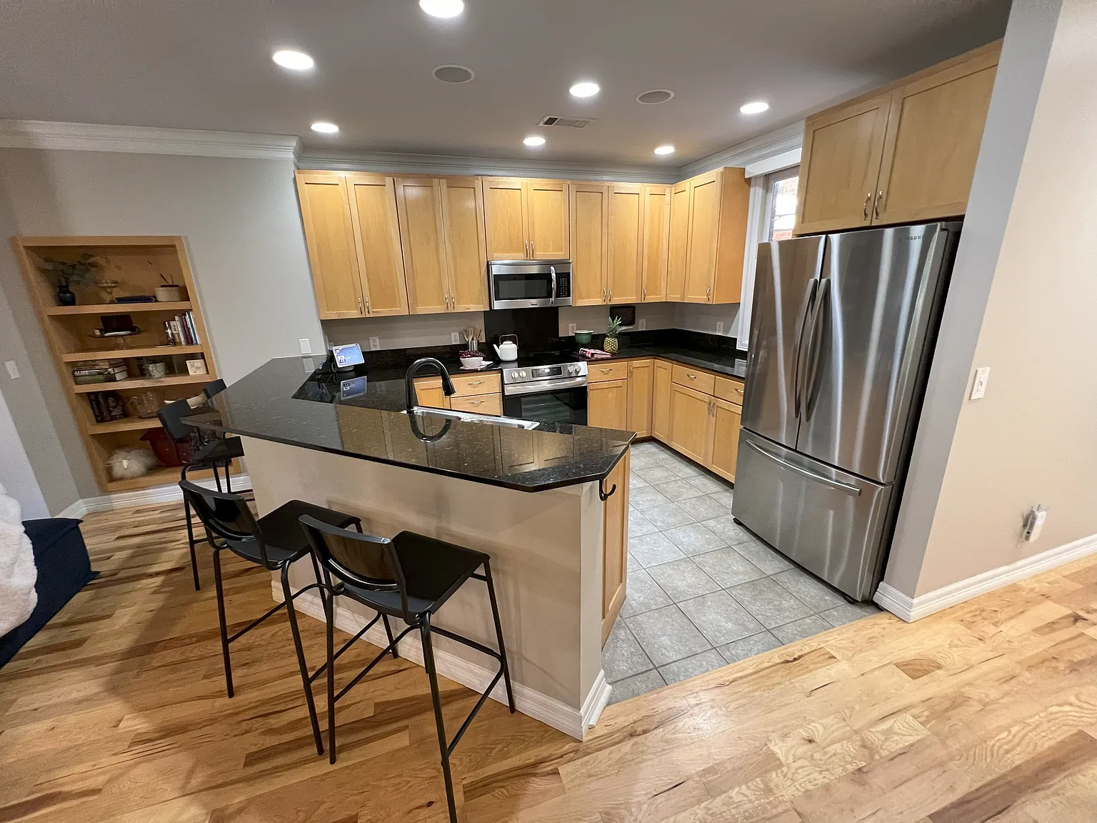 3 bed, 2.5 bath, 2367 sqft, $3,500 — Photo 4