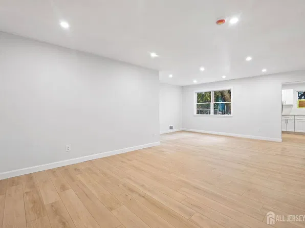 8 James St, New Brunswick, NJ 08901