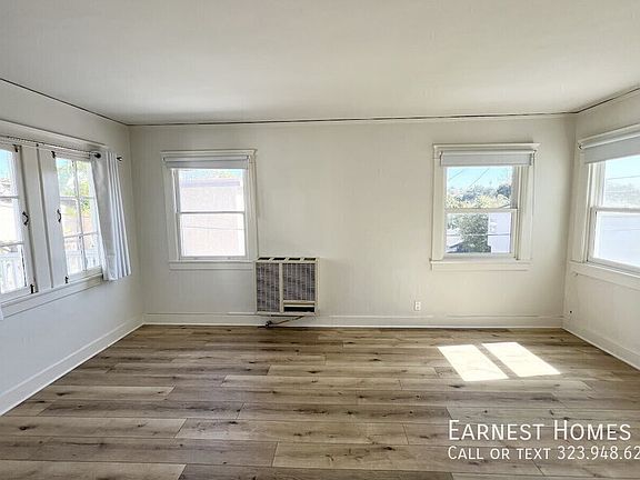 4th image of 646 Ocean Park Blvd APT C
