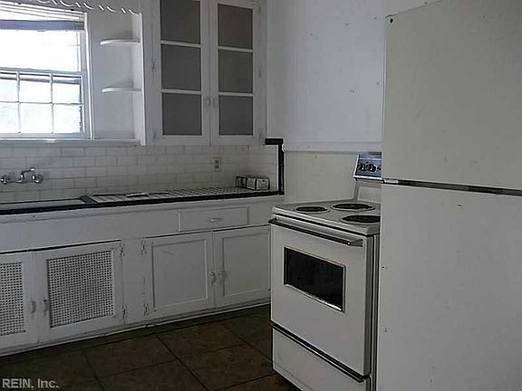 3rd image of 2309 Airline Blvd #A