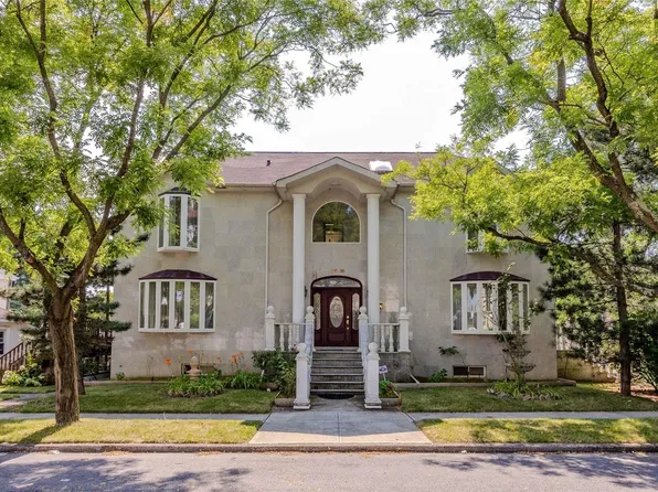 256-16 86th Ave, Floral Park, NY 11001