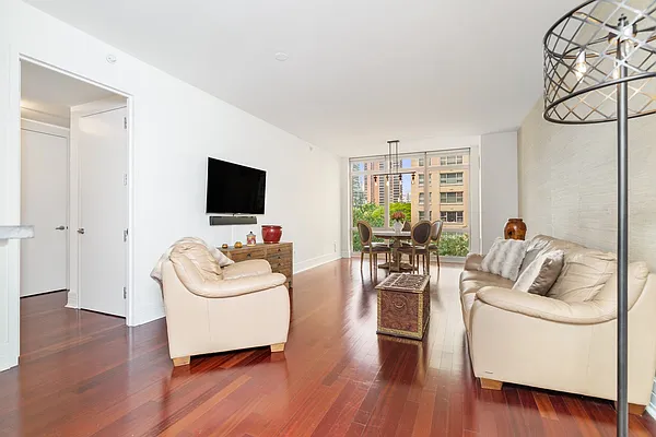 Rented by LKW International Real Estate LLC | media 4