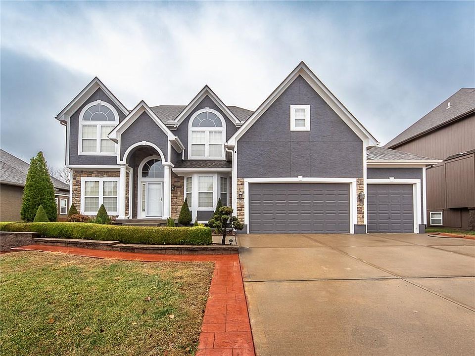 1st image of 916 SW 33rd St