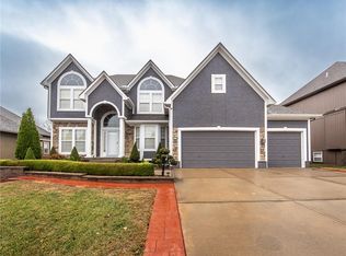 916 SW 33rd St, Lees Summit, MO 64082