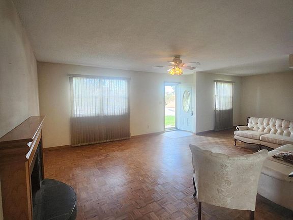 3rd image of 1025 Lynch Ct NW