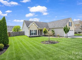 33 Lumber River Rd, Fletcher, NC 28732