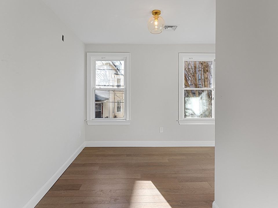 1st image of 19 George St #1