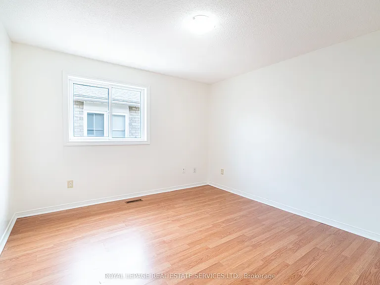 3301 Cambourne Cres — Photo 31