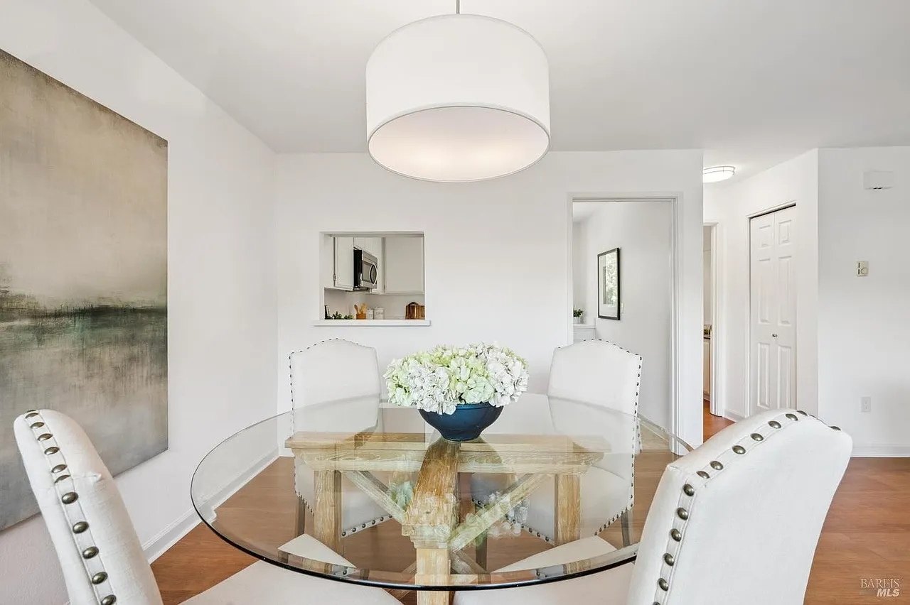 2 bed, 1.5 bath, 1348 sqft, $2,280 — Photo 3