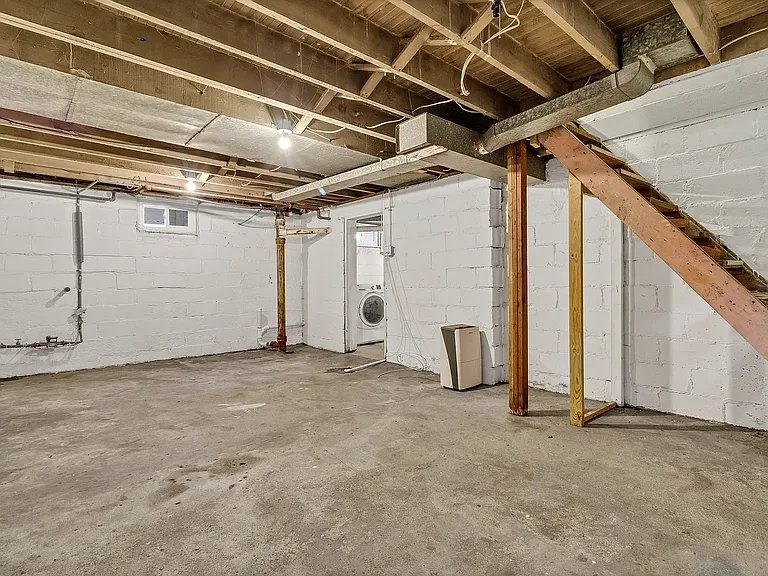 330 Bernard Ave — Photo 40