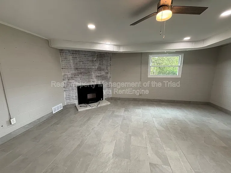 2345 Griffith Rd — Photo 16