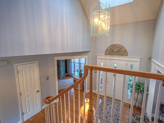 Tasteful, modern colors