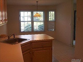 3rd image of 36 Lakebridge Dr S