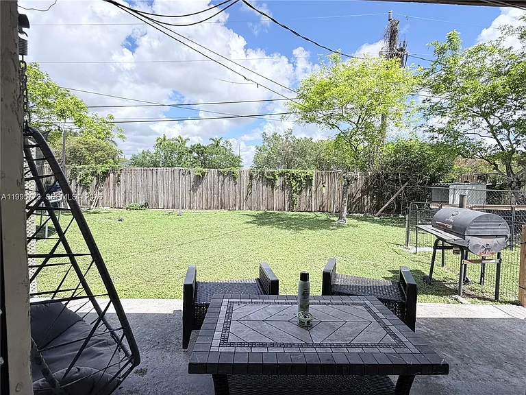 954 NW 14th St — Photo 3