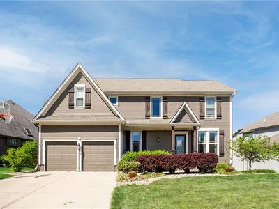 923 N Cedarcrest Dr, Olathe, KS, 66061