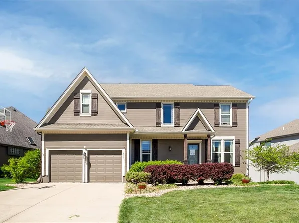 923 N Cedarcrest Dr, Olathe, KS 66061