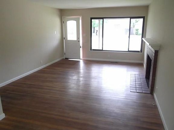5th image of 208 E Essex St
