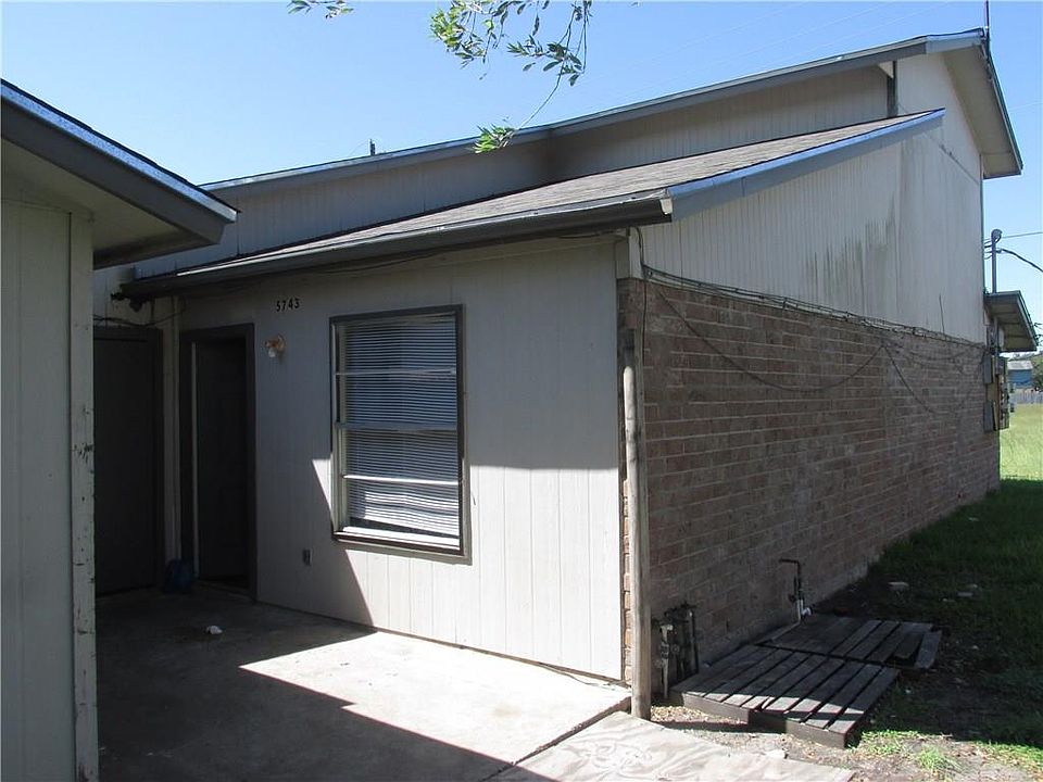 2nd image of 5747 Crestmore Dr