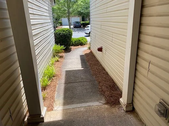 3 bed, 2.5 bath, 1758 sqft, $1,895 — Photo 2