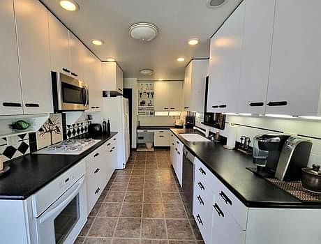 3rd image of 14527 Abigail Cir