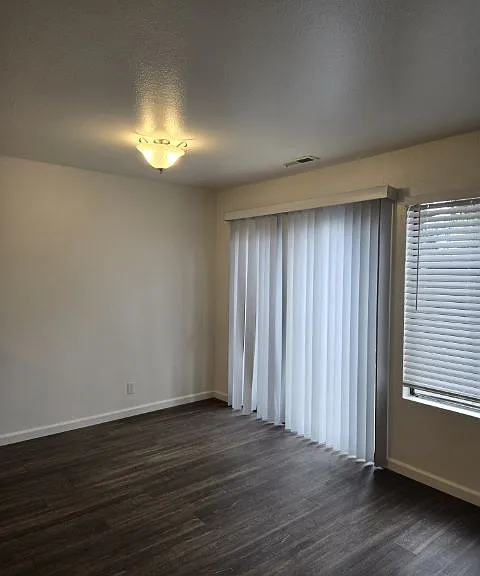 11233 Axtell St — Photo 3