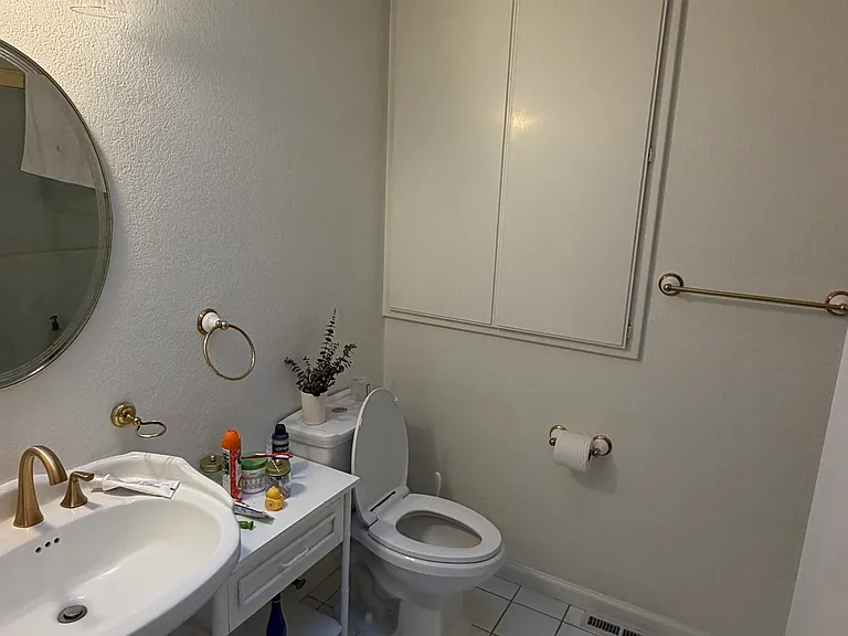 2558 Crown Dr — Photo 7