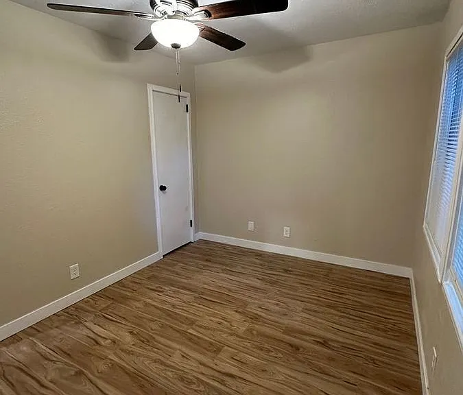 225 E Louise Ave — Photo 14