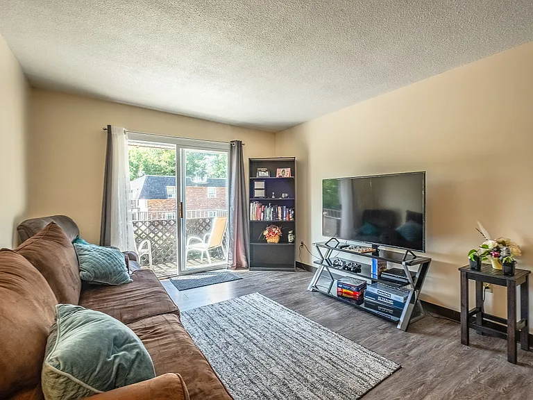 Jaffwood Apartments — Photo 4