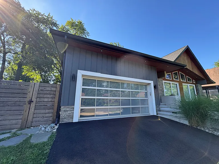 2431 Nottingham Dr — Photo 2