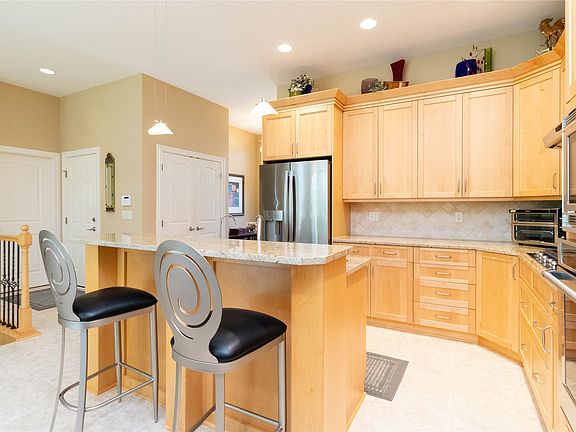 5th image of 862 Glen Oaks Ter