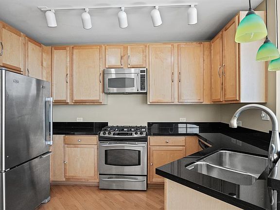 5th image of 500 Throckmorton St APT 2308