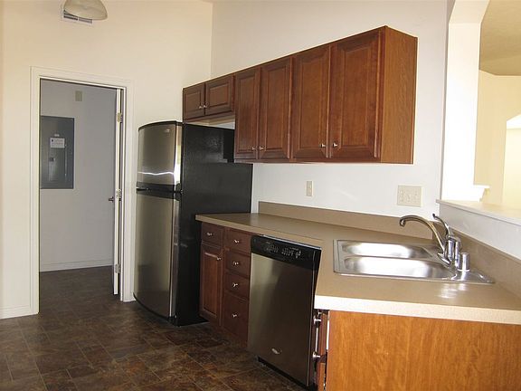 5th image of 2403 Twelve Oaks Dr #301