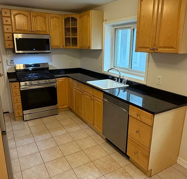 542 Richmond Ave #UPPER — Photo 12