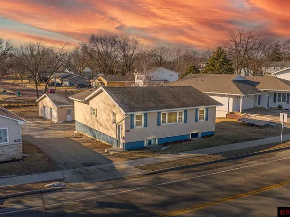 1128 Elm Ave E, Waseca, MN 56093