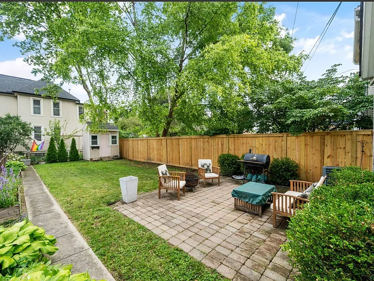 336 E Kossuth St — Photo 15