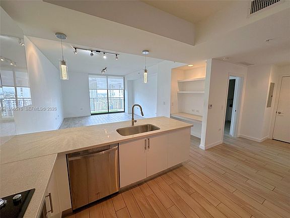 2nd image of 999 SW 1st Ave APT 2109