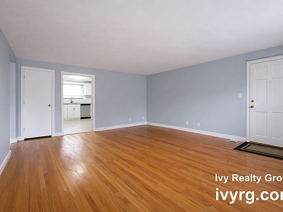 5th image of 131 Emerson Gdns Unit 131