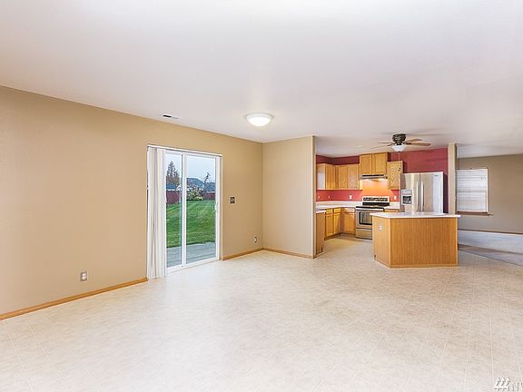 4th image of 19504 105th Avenue Ct E