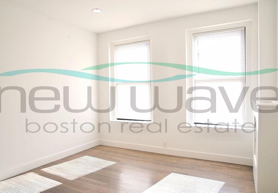 2nd image of 21 Peterborough St #19