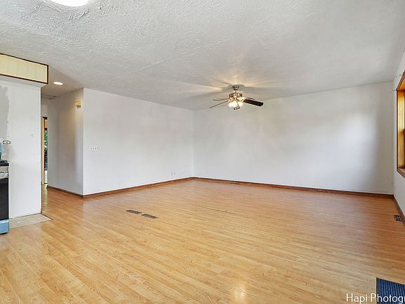 2nd image of 555 Arbor Dr