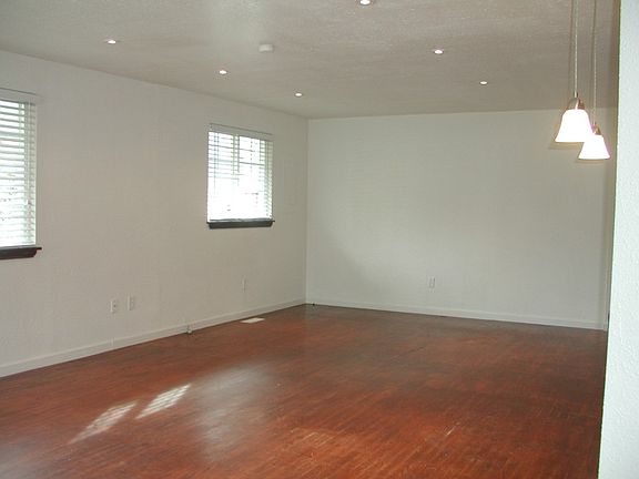 5th image of 4504 121st Pl NE