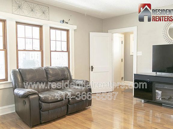 2nd image of 3220 W Madison St