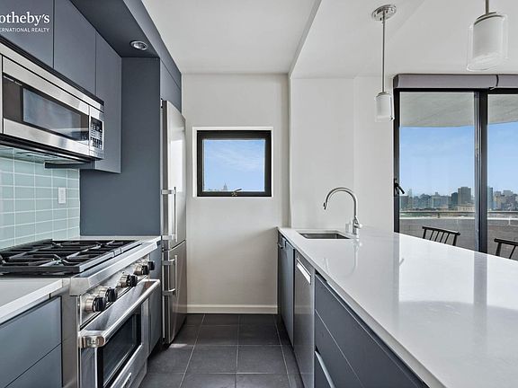5th image of 140 Charles St APT 22D