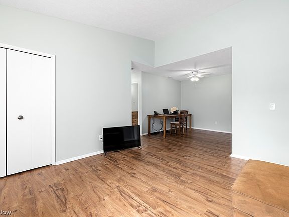 4th image of 27083 Oakwood Cir APT 104X