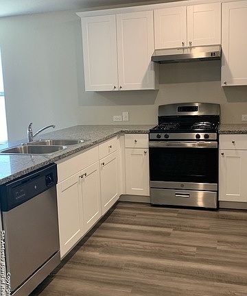 3rd image of 1307 Robbins Pt